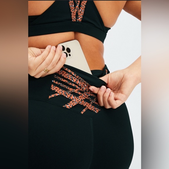 Fabletics workout set - Picture 6 of 6